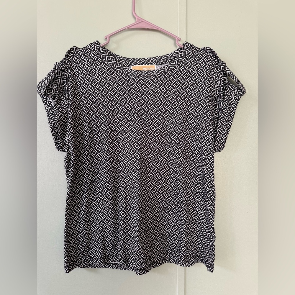 Michael Kors Black/White Geometric Print Blouse Cuffed Short Sleeves Size S NWT